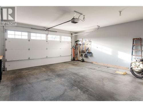 4450 Gordon Drive Unit# 105, Kelowna, BC - Indoor Photo Showing Garage