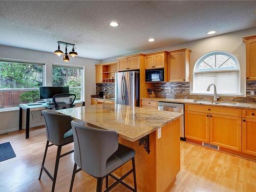217 Hamilton Ave, Parksville, BC - Indoor Photo Showing Kitchen With Double Sink