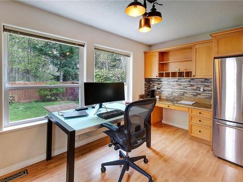 217 Hamilton Ave, Parksville, BC - Indoor Photo Showing Office