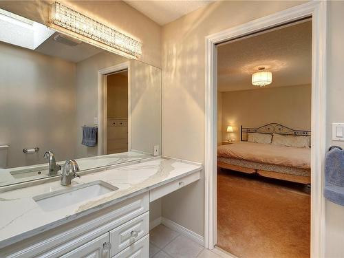217 Hamilton Ave, Parksville, BC - Indoor Photo Showing Bathroom