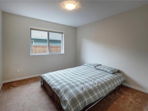 217 Hamilton Ave, Parksville, BC - Indoor Photo Showing Bedroom