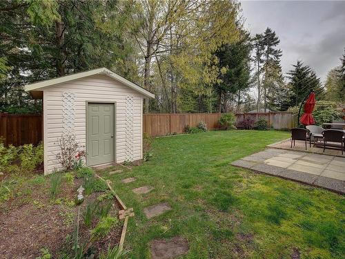 217 Hamilton Ave, Parksville, BC - Outdoor With Backyard