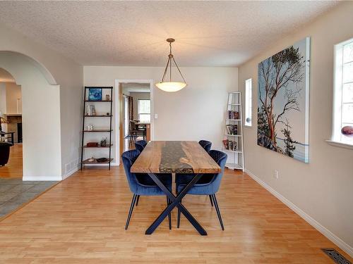 217 Hamilton Ave, Parksville, BC - Indoor Photo Showing Dining Room