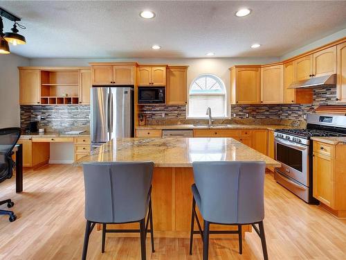 217 Hamilton Ave, Parksville, BC - Indoor Photo Showing Kitchen