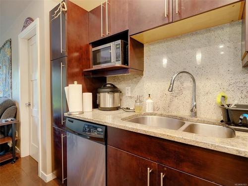 305-6591 Lincroft Rd, Sooke, BC - Indoor Photo Showing Kitchen With Double Sink With Upgraded Kitchen