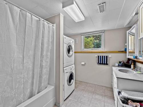 1947 Glenwood Drive, Kamloops, BC - Indoor Photo Showing Laundry Room