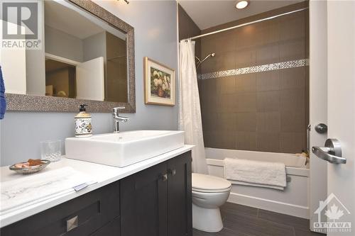 310 Centrum Boulevard Unit#609, Orleans, ON - Indoor Photo Showing Bathroom