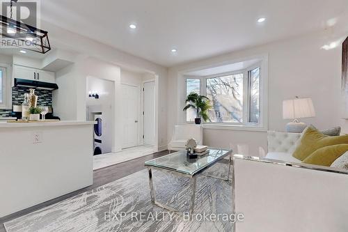 15 Vanbrugh Avenue, Toronto, ON - Indoor Photo Showing Living Room