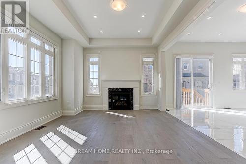 105 Prairie Rose Dr, Richmond Hill, ON - Indoor With Fireplace