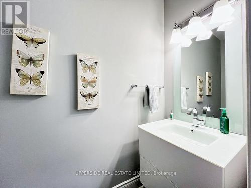 30 Stemmle Dr, Aurora, ON - Indoor Photo Showing Bathroom