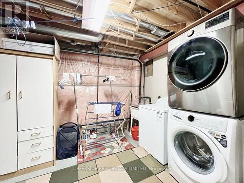 30 Stemmle Dr, Aurora, ON - Indoor Photo Showing Laundry Room