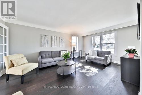 4511 Tremineer Avenue, Burlington, ON - Indoor Photo Showing Living Room