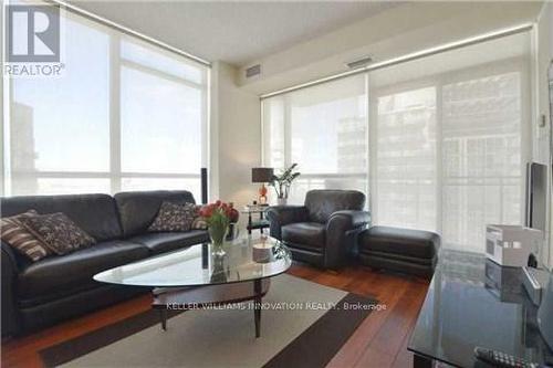 3104 - 225 Webb Drive, Mississauga, ON - Indoor Photo Showing Living Room