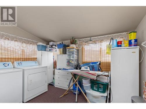 795 Rutland Road S, Kelowna, BC - Indoor Photo Showing Laundry Room