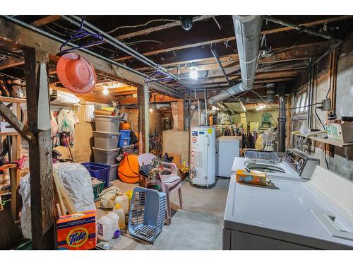 920 Edgewood Avenue, Nelson, BC - Indoor Photo Showing Basement