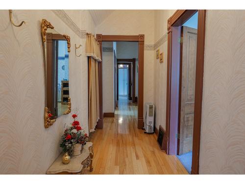 920 Edgewood Avenue, Nelson, BC - Indoor Photo Showing Other Room