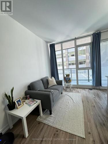#805 -426 University Ave, Toronto, ON - Indoor Photo Showing Living Room