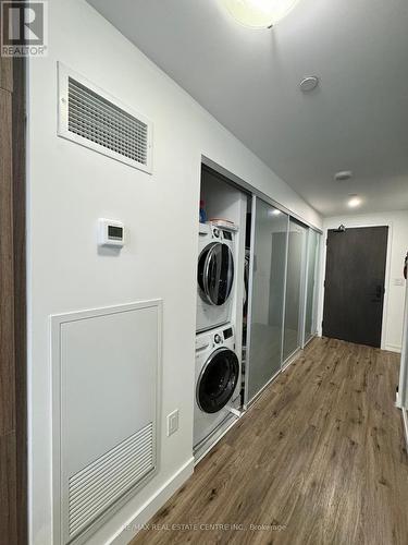#805 -426 University Ave, Toronto, ON - Indoor Photo Showing Laundry Room