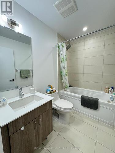 805 - 426 University Avenue, Toronto, ON - Indoor Photo Showing Bathroom