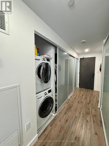 805 - 426 University Avenue, Toronto, ON - Indoor Photo Showing Laundry Room