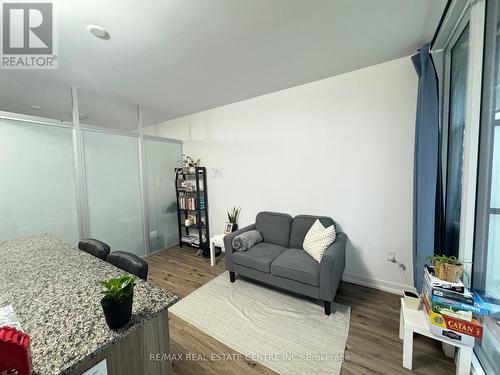 805 - 426 University Avenue, Toronto, ON - Indoor Photo Showing Living Room