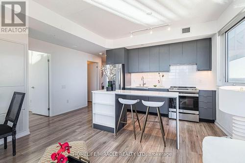 4204 - 4065 Confederation Parkway E, Mississauga, ON - Indoor Photo Showing Kitchen With Upgraded Kitchen