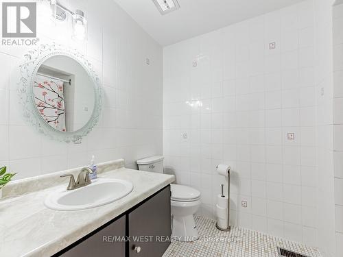 40 Wintergreen Rd, Toronto, ON - Indoor Photo Showing Bathroom