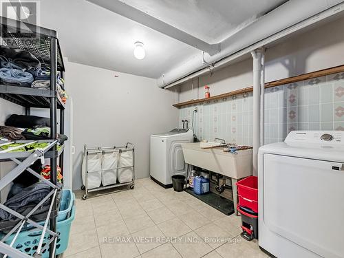 40 Wintergreen Rd, Toronto, ON - Indoor Photo Showing Laundry Room