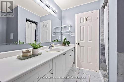 7427 Terragar Blvd, Mississauga, ON - Indoor Photo Showing Bathroom