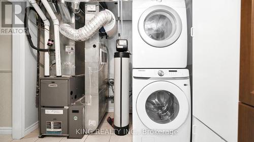 8 Hilda Crt, Brampton, ON - Indoor Photo Showing Laundry Room