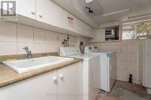 8 Wesley Crescent, Mississauga, ON - Indoor Photo Showing Laundry Room