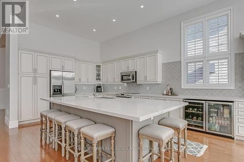 4255 Kane Crescent, Burlington, ON - Indoor Photo Showing Kitchen With Upgraded Kitchen