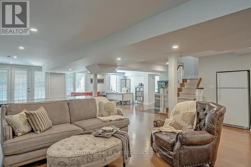 4255 Kane Crescent, Burlington, ON - Indoor Photo Showing Living Room
