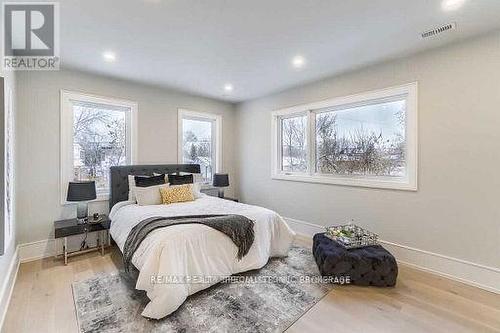 1404 Wren Ave, Oakville, ON - Indoor Photo Showing Bedroom