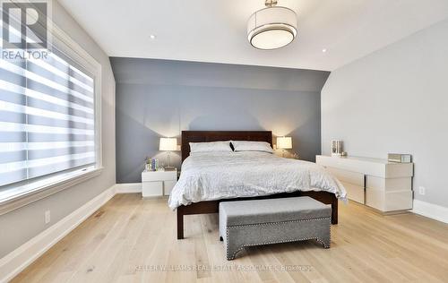 1079 Pelham Ave, Mississauga, ON - Indoor Photo Showing Bedroom
