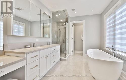 1079 Pelham Avenue, Mississauga, ON - Indoor Photo Showing Bathroom