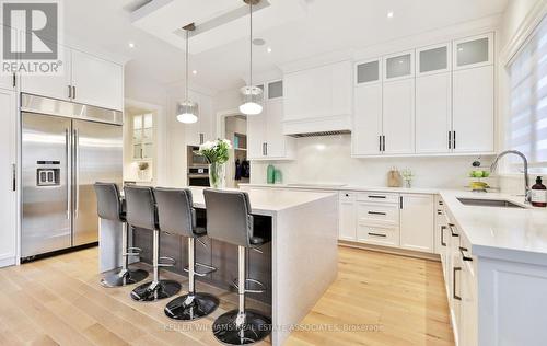 1079 Pelham Avenue, Mississauga, ON - Indoor Photo Showing Kitchen With Upgraded Kitchen