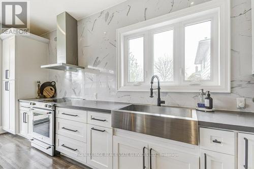 2127 Sunnydale Dr, Burlington, ON - Indoor Photo Showing Kitchen With Upgraded Kitchen