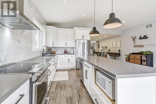 2127 Sunnydale Dr, Burlington, ON - Indoor Photo Showing Kitchen With Upgraded Kitchen