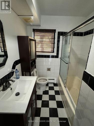 76 Thirty Eighth Street, Toronto, ON - Indoor Photo Showing Bathroom