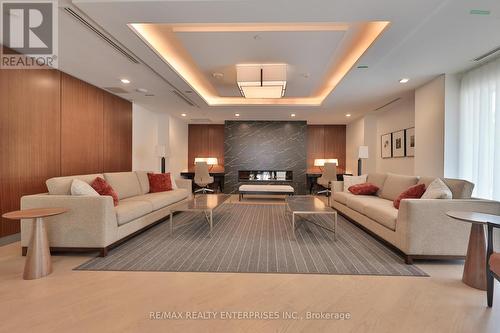 #322 -1575 Lakeshore Rd W, Mississauga, ON - Indoor Photo Showing Living Room