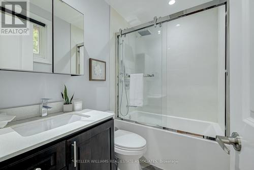 1113 Mcbride Ave, Mississauga, ON - Indoor Photo Showing Bathroom