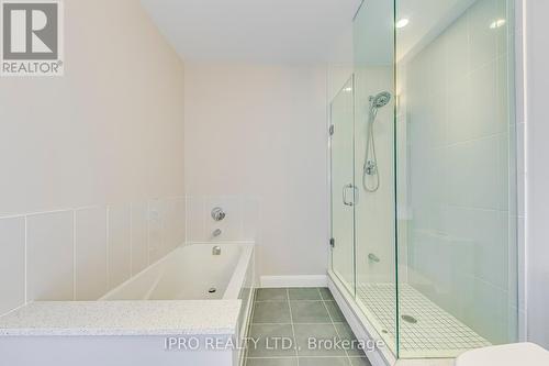 106 - 75 Eglinton Avenue W, Mississauga, ON - Indoor Photo Showing Bathroom