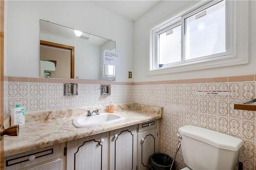 940 Stone Church Road E, Hamilton, ON - Indoor Photo Showing Bathroom