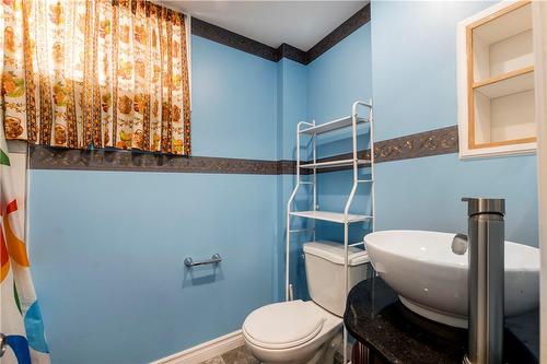 940 Stone Church Road E, Hamilton, ON - Indoor Photo Showing Bathroom