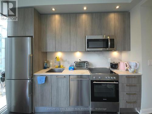 707 - 28 Wellesley Street E, Toronto, ON - Indoor Photo Showing Kitchen With Upgraded Kitchen
