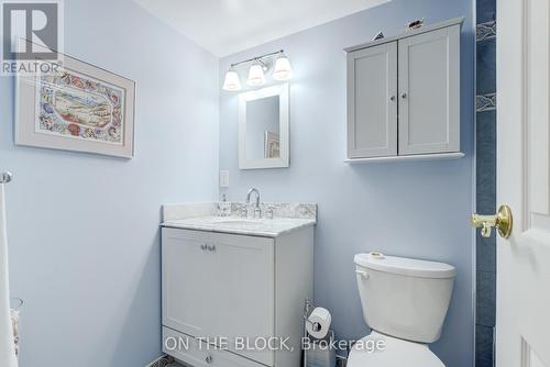 1401 - 3845 Lake Shore Boulevard W, Toronto, ON - Indoor Photo Showing Bathroom