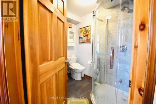 1871 County Rd 46 Rd, Kawartha Lakes, ON - Indoor Photo Showing Bathroom