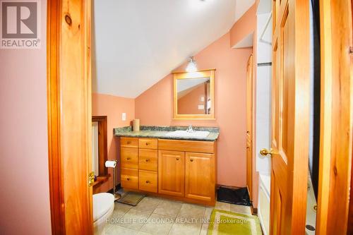 1871 County Rd 46 Rd, Kawartha Lakes, ON - Indoor Photo Showing Bathroom