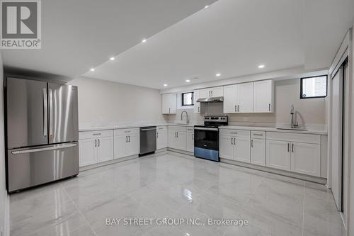#Lower -274 Timothy Crt, Mississauga, ON - Indoor Photo Showing Kitchen